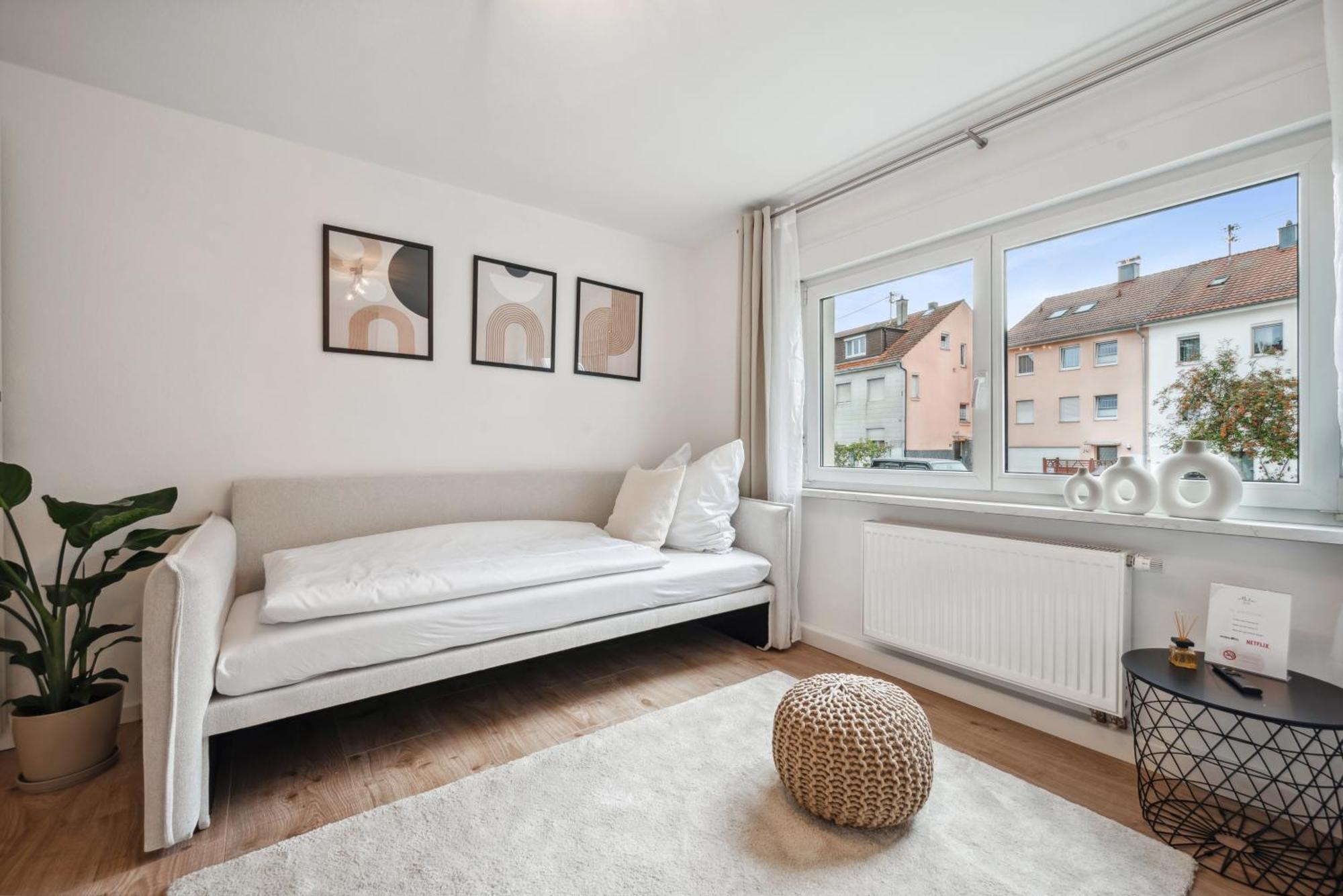 Malu Rooms - Ruhige Lage, Erdgeschoss, Smarttv, Netflix, 24H Checkin, Ludwigsburg Exteriör bild