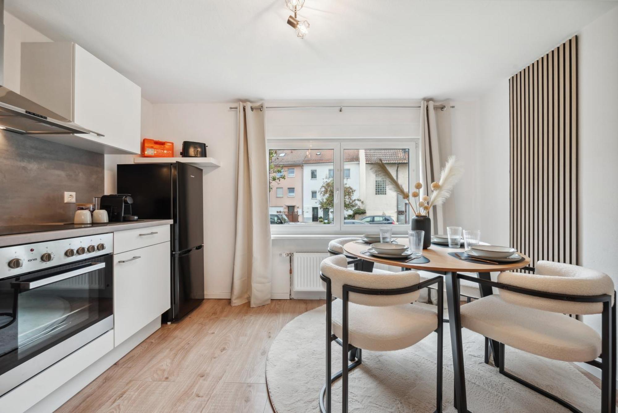 Malu Rooms - Ruhige Lage, Erdgeschoss, Smarttv, Netflix, 24H Checkin, Ludwigsburg Exteriör bild