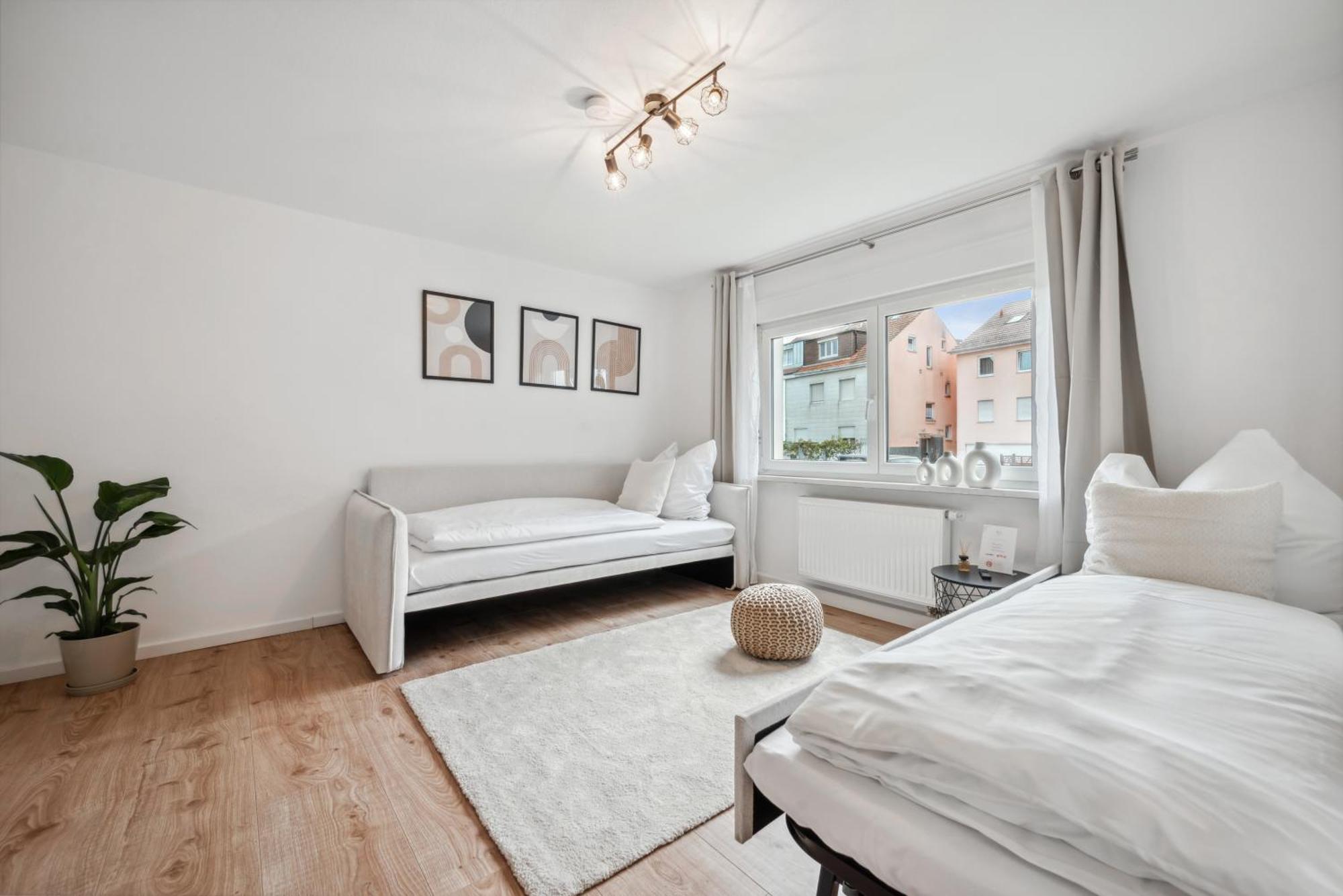 Malu Rooms - Ruhige Lage, Erdgeschoss, Smarttv, Netflix, 24H Checkin, Ludwigsburg Exteriör bild